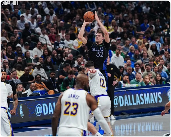 04月06日 NBA常规赛 湖人vs独行侠 全场录像回放